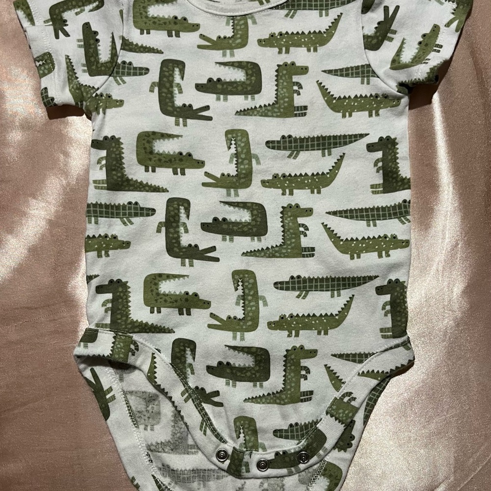 Green Alligator Print onesie🐊
